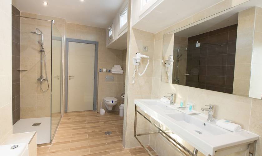 Mastersuite bathroom3 HL Suitehotel Playa del Ingles**** Hotel Gran Canaria