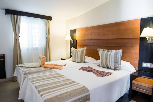 ROMANTIK SUITE HL Miraflor Suites**** Hotel in Gran Canaria