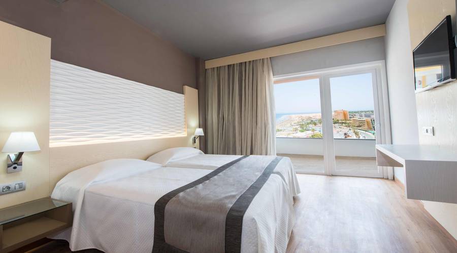 Suite with sea view HL Suitehotel Playa del Ingles**** Hotel in Gran Canaria