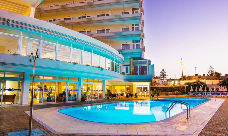 Swimming pool HL Suitehotel Playa del Ingles**** Hotel in Gran Canaria