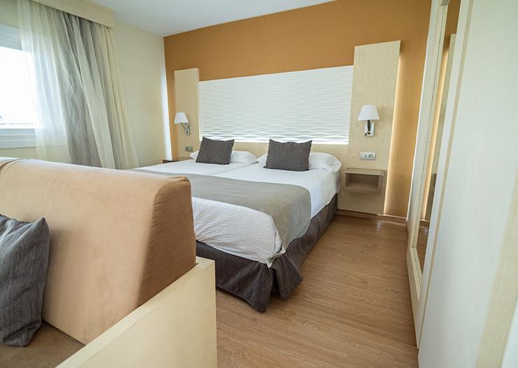 JUNIOR SUITE WITH JACUZZI Hotel HL Suite Nardos**** Gran Canaria JUNIOR SUITE WITH JACUZZI Hotel HL Suite Nardos**** Gran Canaria